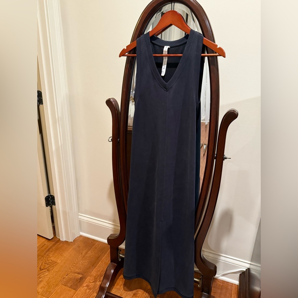 Sleeveless V-Neck Midi Dress in Navy